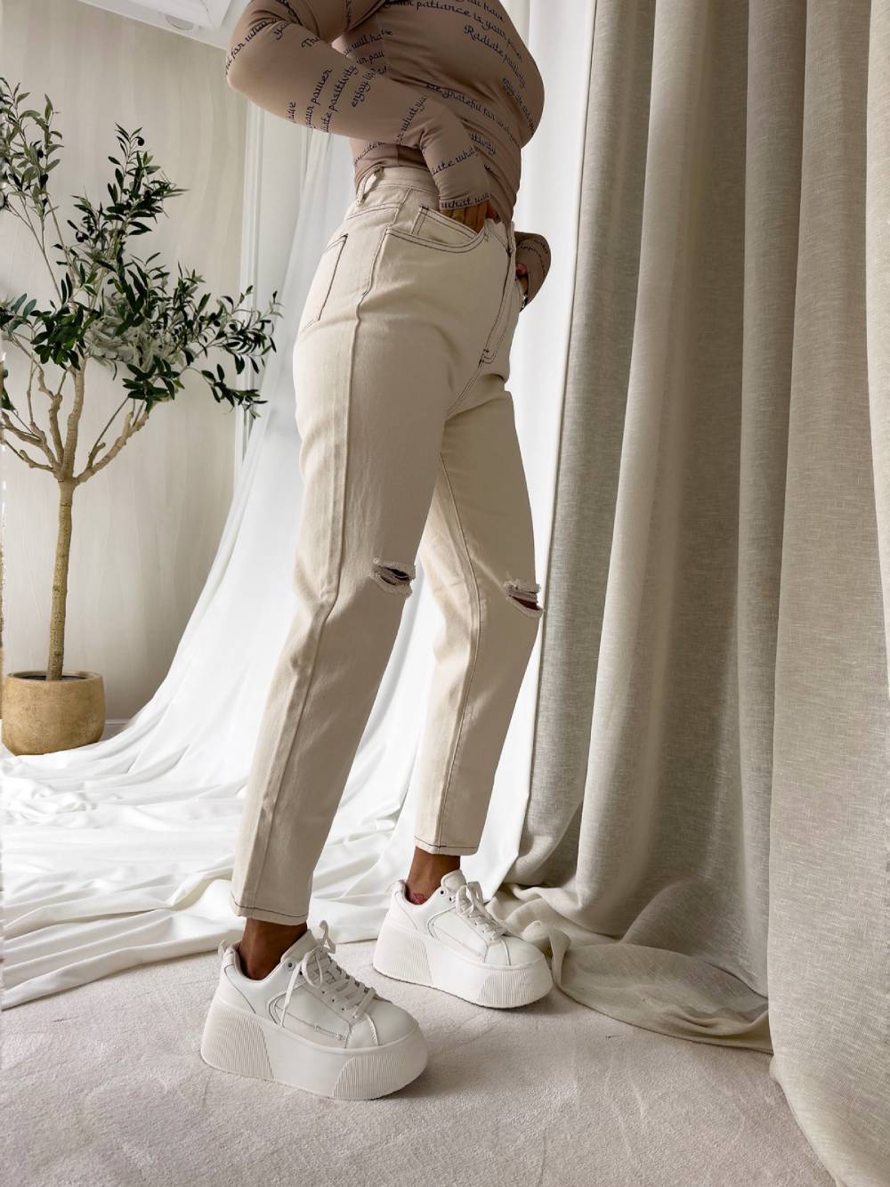 Spodnie Mom Fit By Me Beżowe  zdjęcie 1